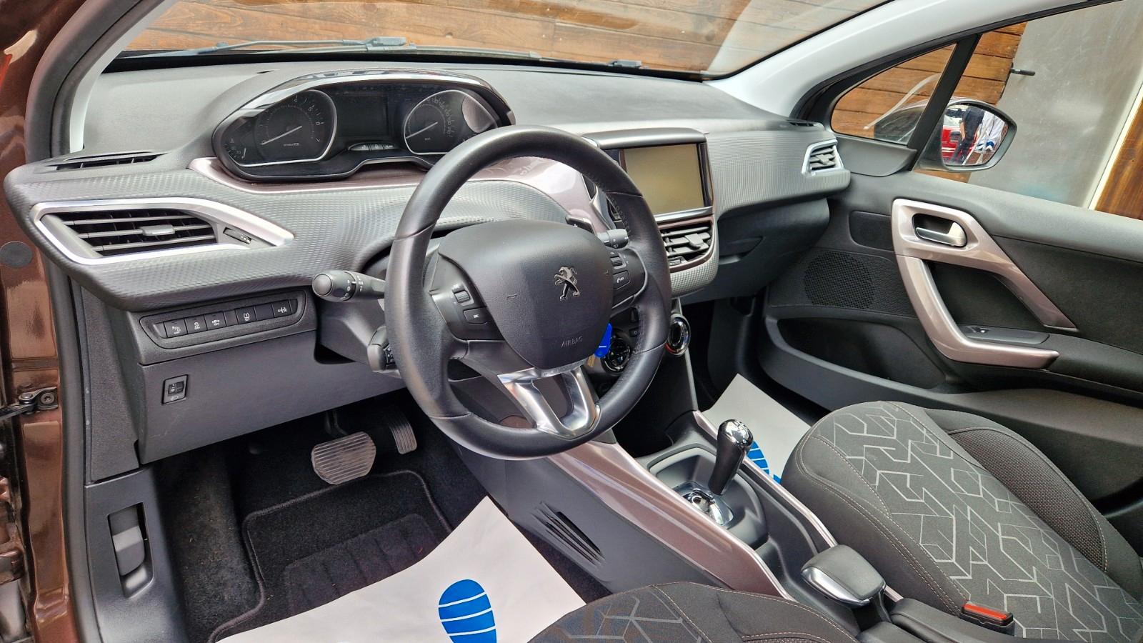 Peugeot 2008 Automatik, Start-Stop, PDC, SHZ, Tempomat