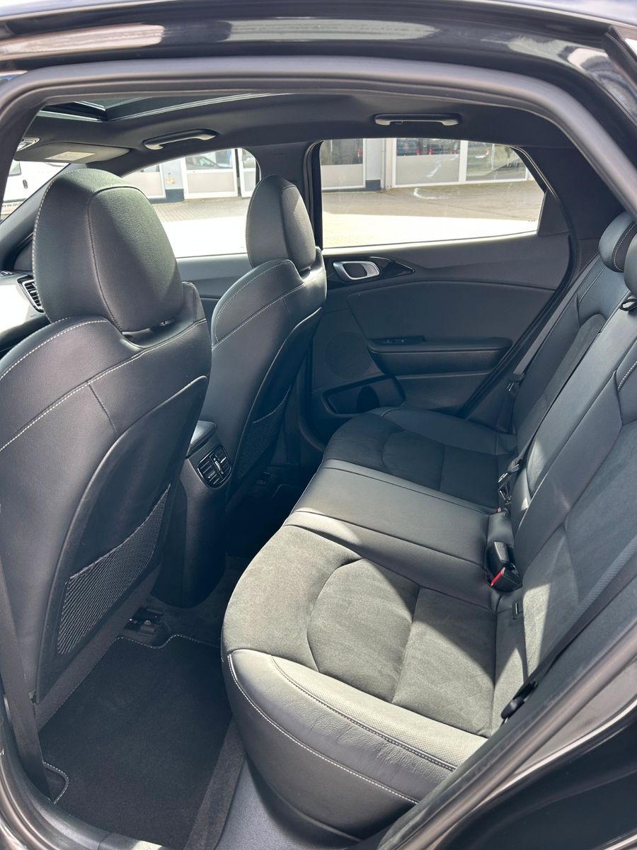 Fahrzeugabbildung Kia XCeed 1.6 T-GDI DCT Black Xdition XCL Glasdach