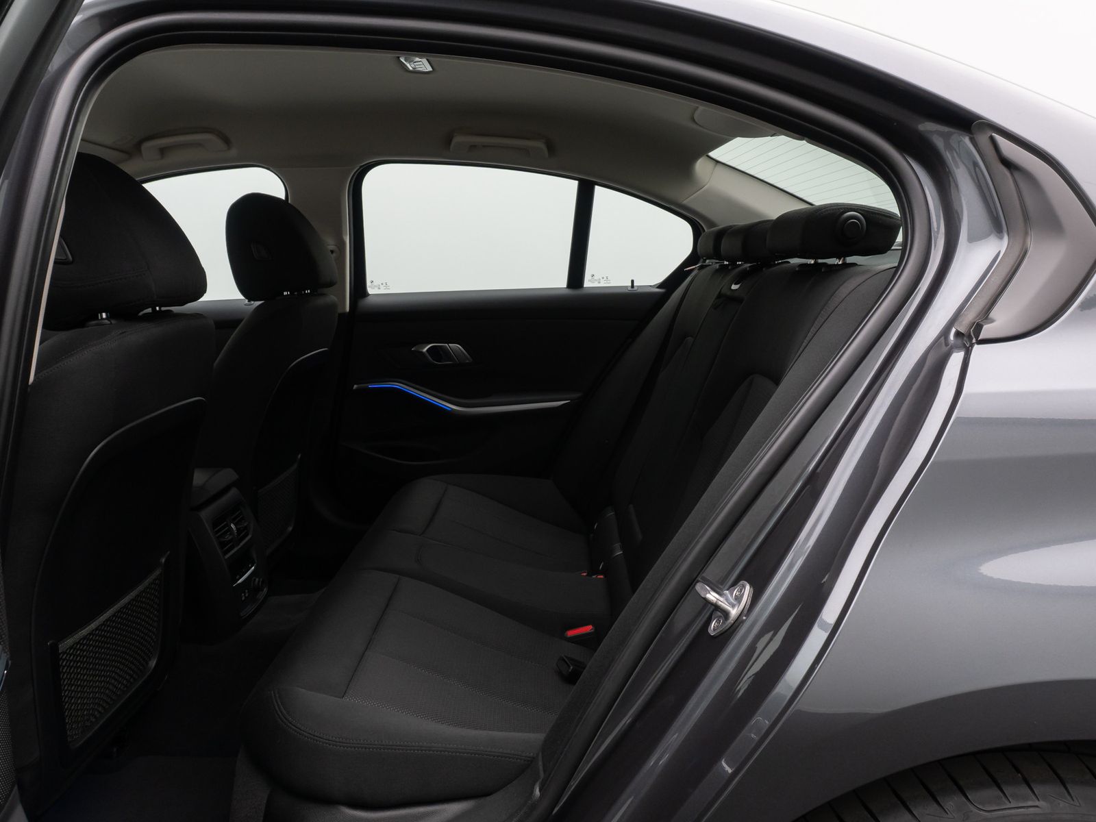 Fahrzeugabbildung BMW 320i Alarm PDC Komfort LED FernlichtAss HiFi 18"
