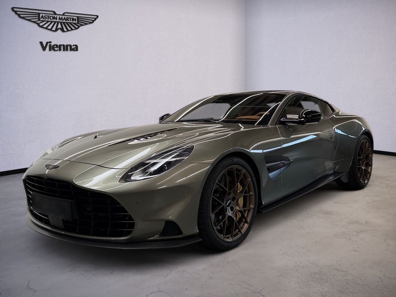 Aston Martin Vanquish Coupé | Titanium Grey | CF | B&W | PPF