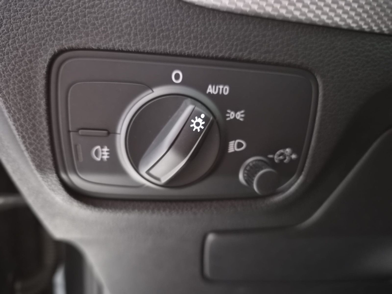 Fahrzeugabbildung Audi Q2 35 TFSI advanced / KLIMA / GARANTIE /