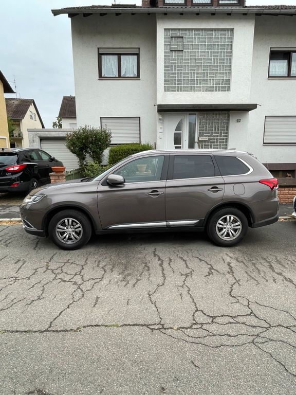 Image of Mitsubishi Outlander