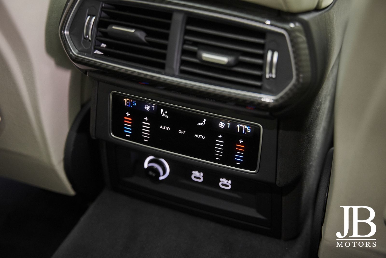 Fahrzeugabbildung Lamborghini Urus SE Panorama 3D B&O Carbon 23 Zoll