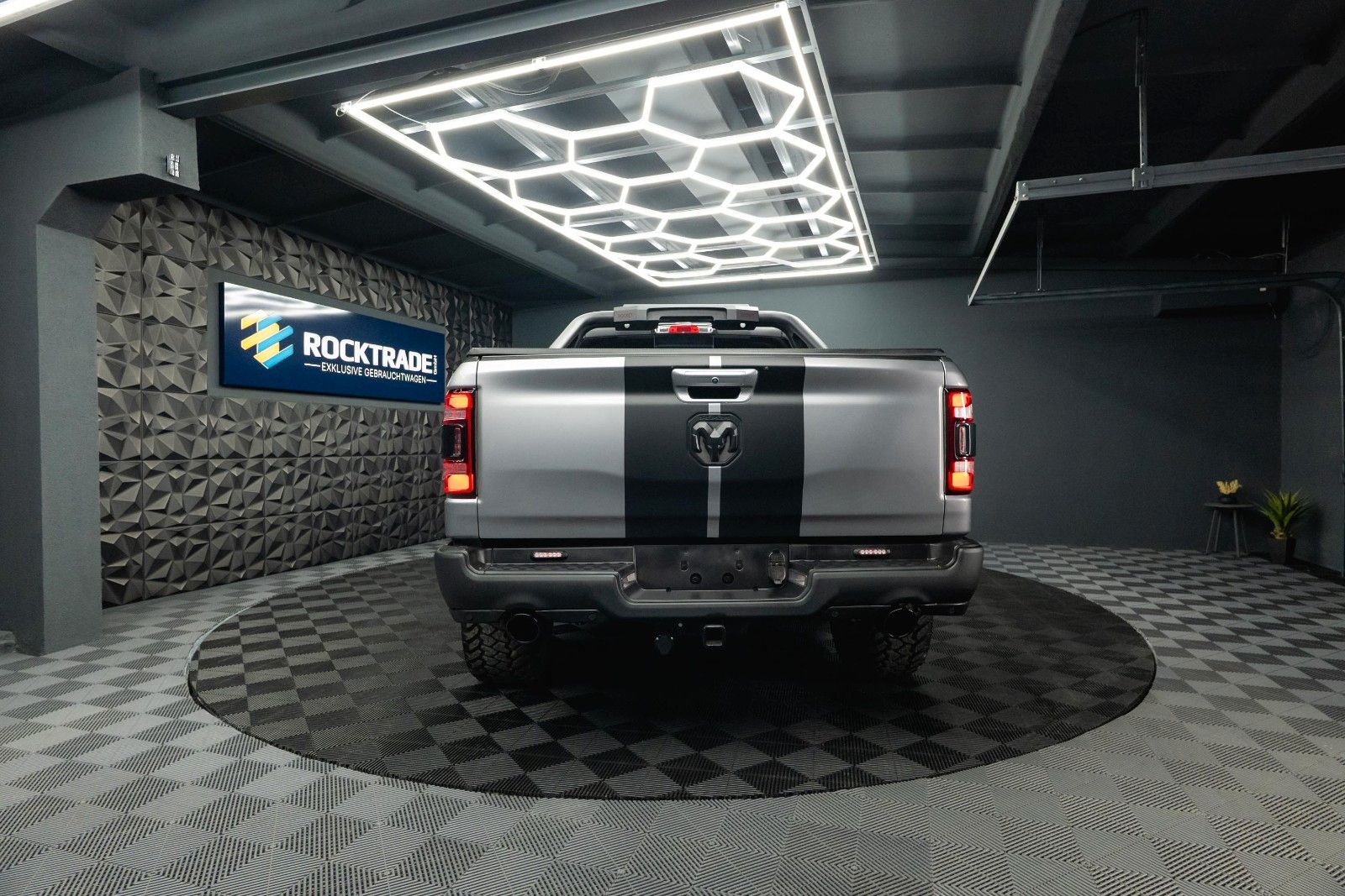 Fahrzeugabbildung Dodge RAM 5.7 V8 HEMI 4x4 OFFROAD LONGBED Seilwinde 5T