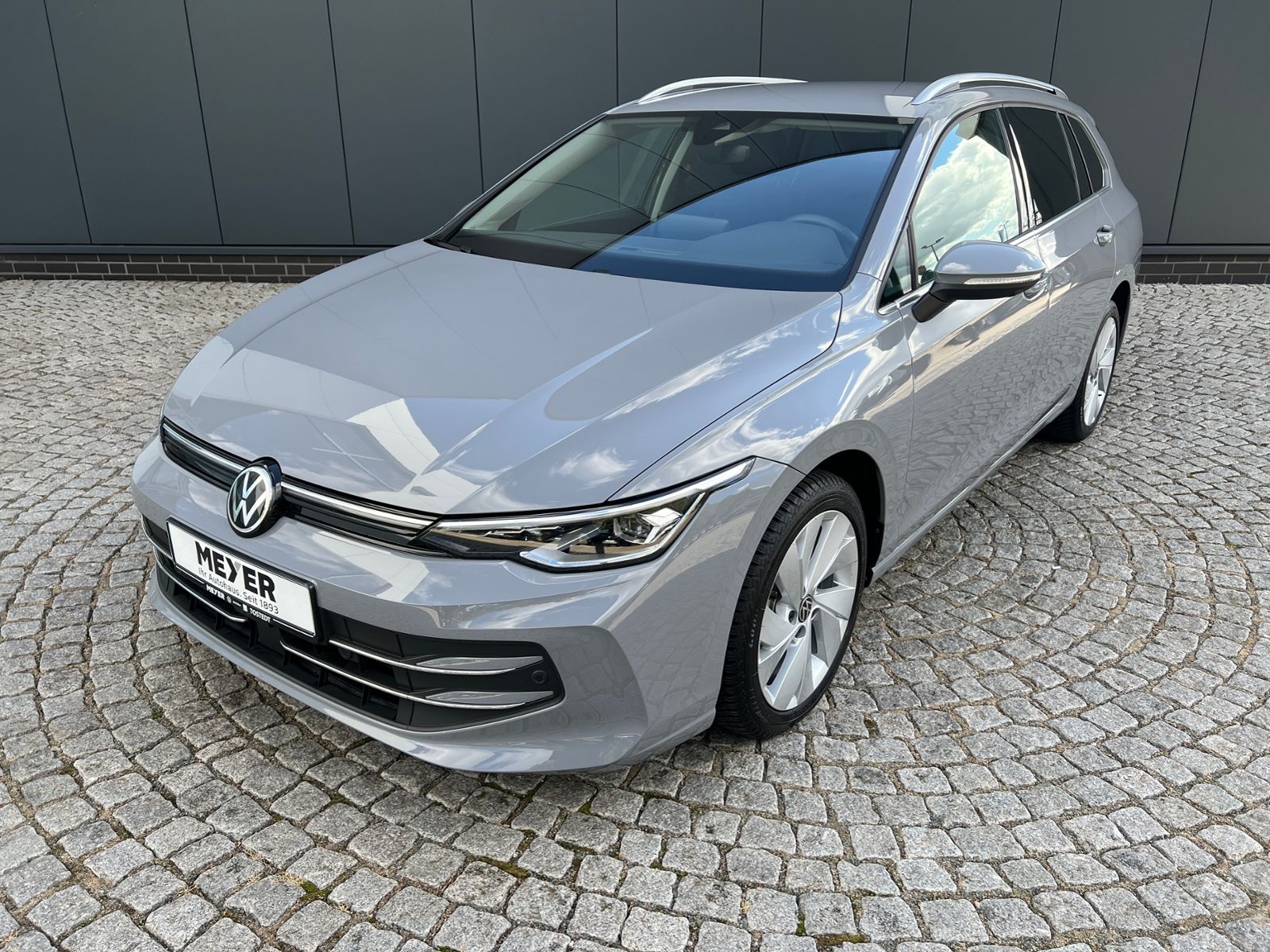 Fahrzeugabbildung Volkswagen Golf VIII Variant Style 1.5 eTSI DSG *LED, ergoA