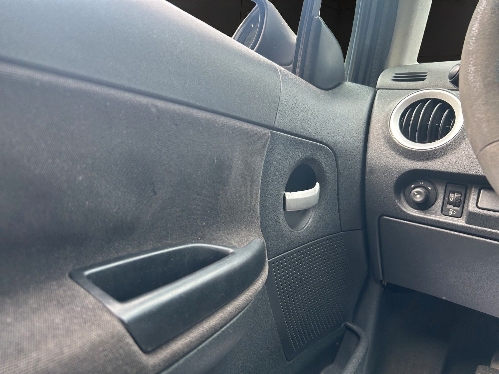Fahrzeugabbildung Citroën C3 1.1 Confort Klima/el Fenster/5Türig/TÜV NEU