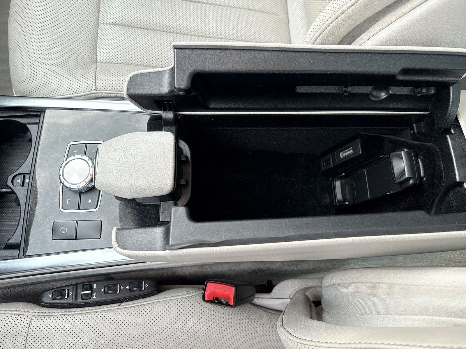 Fahrzeugabbildung Mercedes-Benz E 250 *Panorama*Kamera*Vollleder*LED*Ambiente