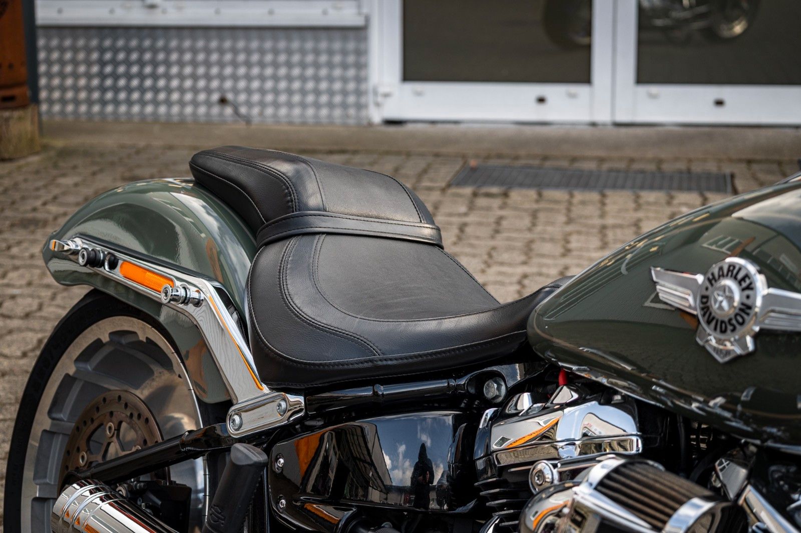 Fahrzeugabbildung Harley-Davidson FLFBS Fat Boy Softail 114 - Jekill & Hyde -