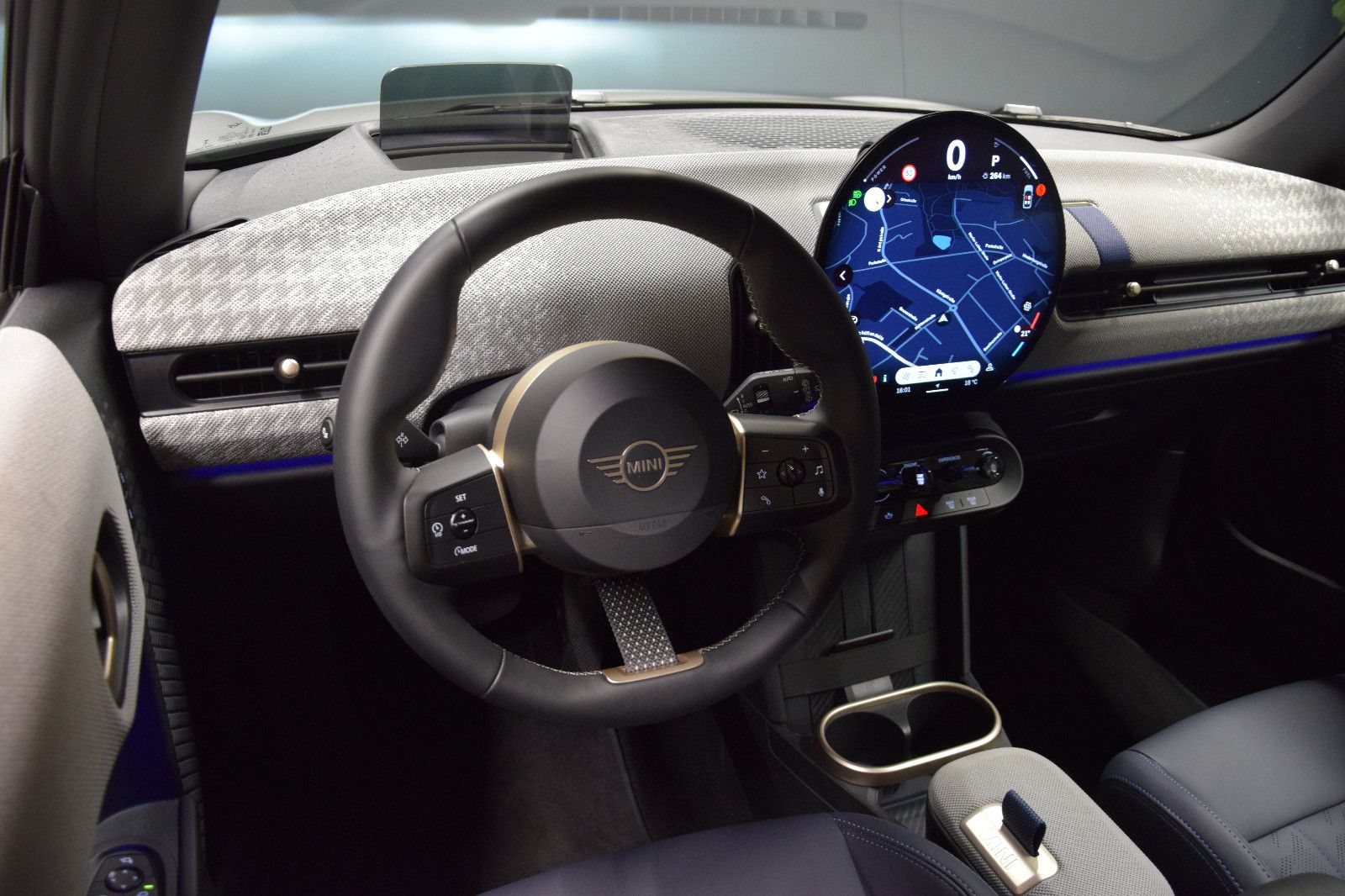 Fahrzeugabbildung MINI Cooper C 3-trg. Favoured Trim HUD Leder