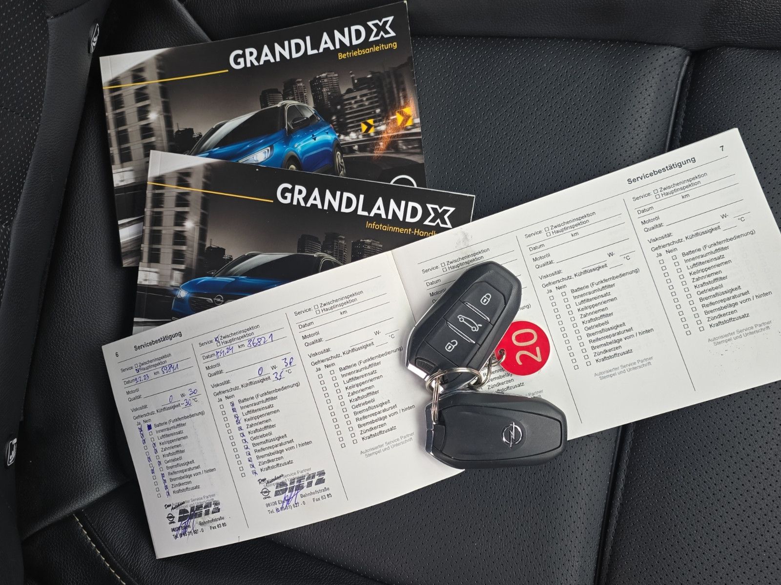 Fahrzeugabbildung Opel Grandland (X)Ultimate LEDER NAVI DAB  AHK 360