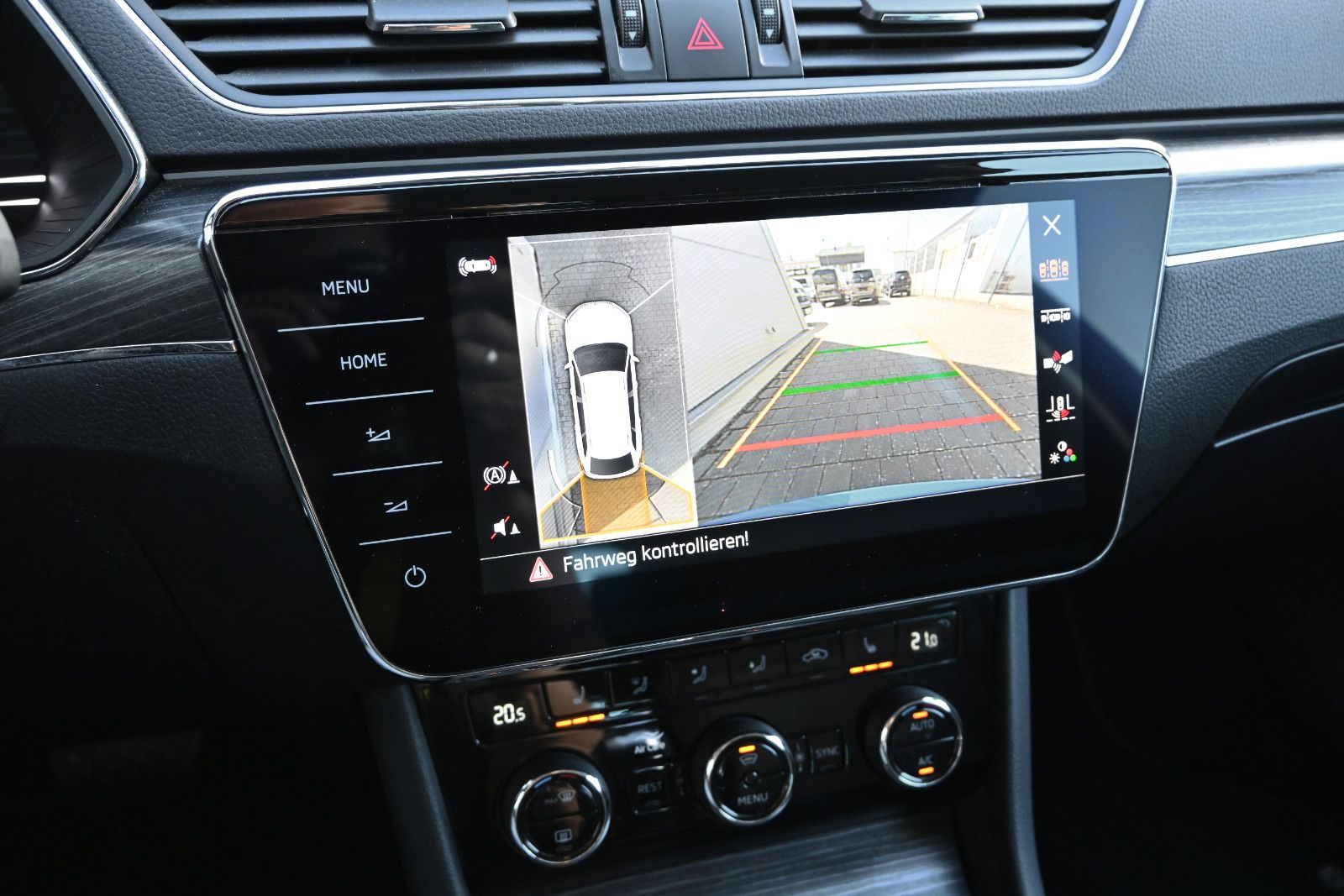 Fahrzeugabbildung SKODA Superb 1.5 TSI ACT DSG STYLE COMBI °ACC°AHK°