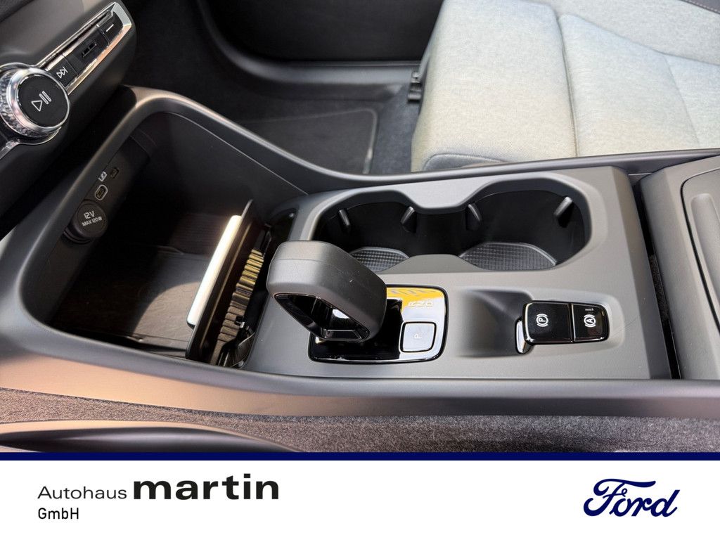 Fahrzeugabbildung Volvo XC40 2.0 Core 2WD SHZ NAVI W-LAN ACC FACEL. LED