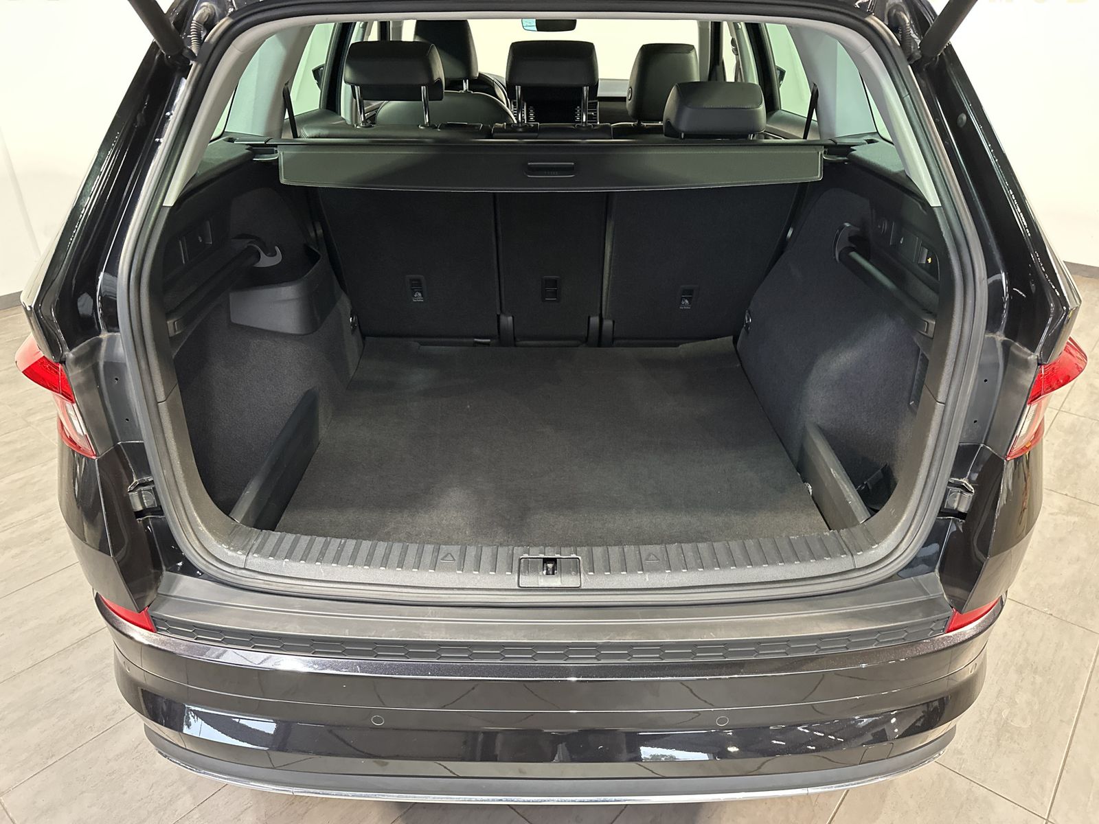 Fahrzeugabbildung SKODA Kodiaq 2.0 TDI DSG L&K NAV+LED+AHK+360°+ACC+19ZO