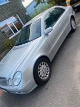 Mercedes-Benz Mercedes Benz E280 Elegance 4matic neuen T... - Mercedes-Benz E 280 in Bremen