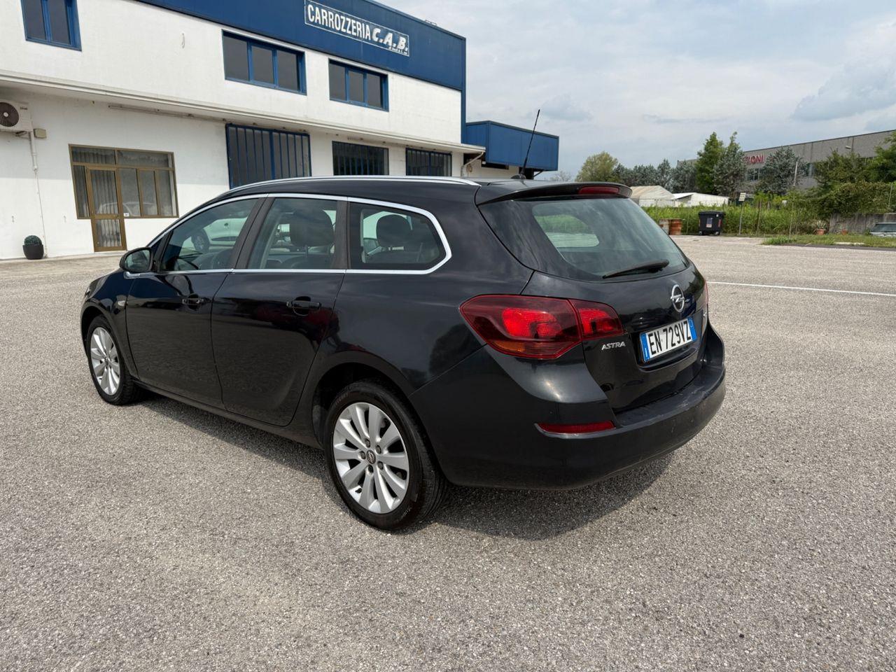 Opel Astra 2013 — photo 7
