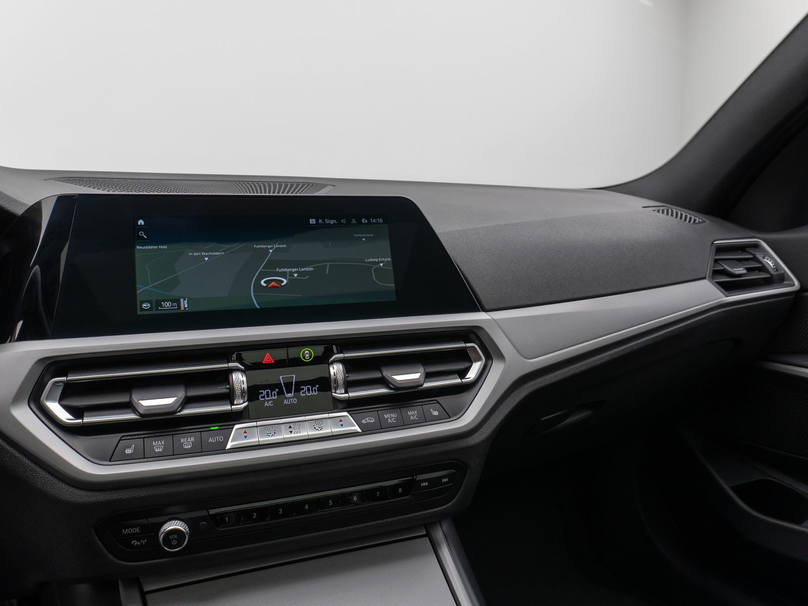 Fahrzeugabbildung BMW 320d xD Panorama DAB PDC Geschwindigkeitsreg LED