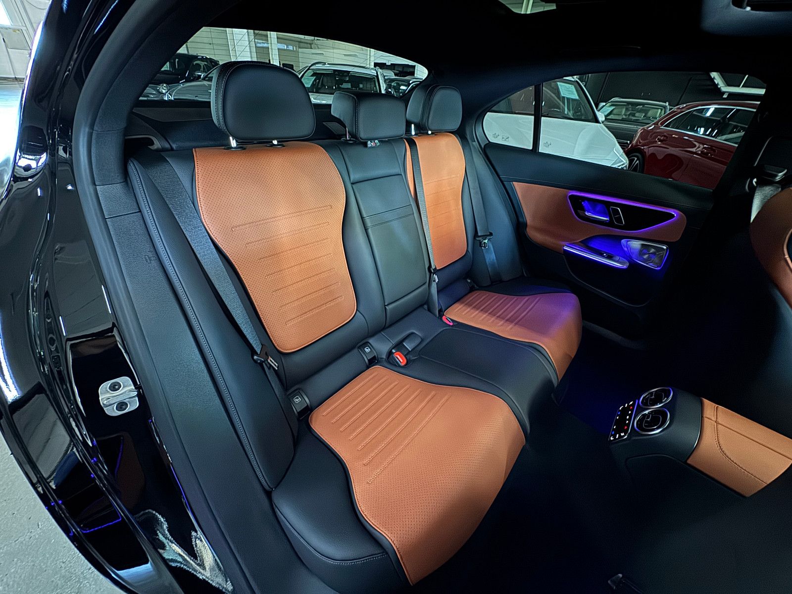 Fahrzeugabbildung Mercedes-Benz C 180 AMG LINE PANO HUD GERMAN EDITION EUR1 MY26