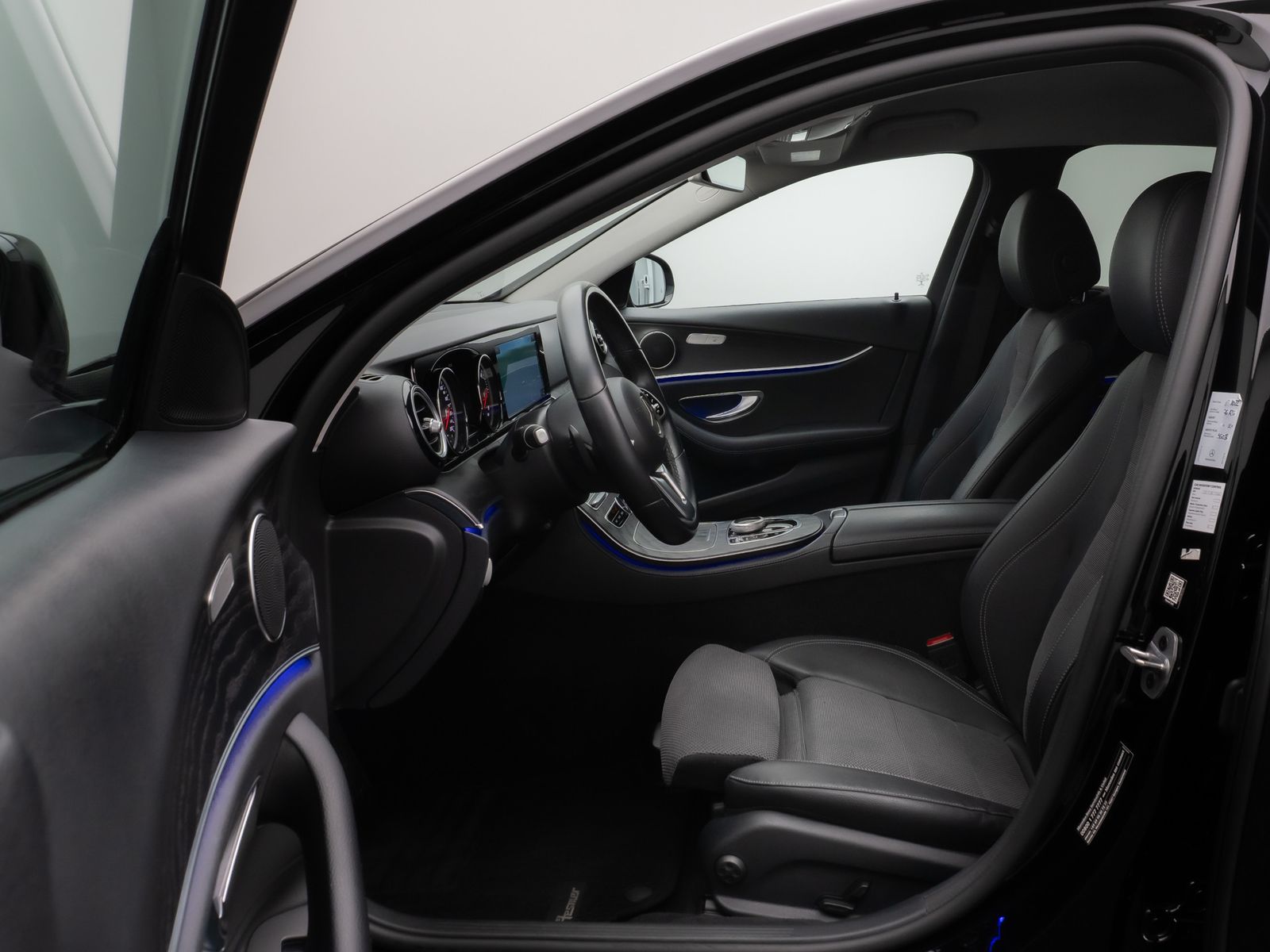 Fahrzeugabbildung Mercedes-Benz E 220 d Avantgarde. 9G-Tronic Kamera Navi Sport