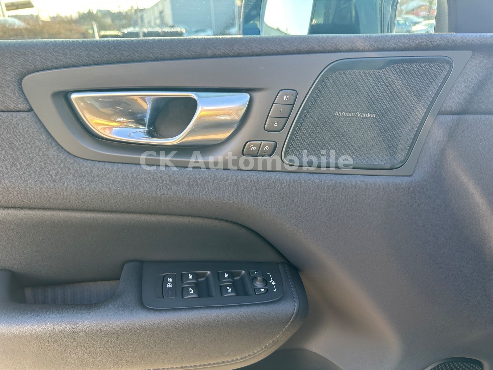 Fahrzeugabbildung Volvo XC60 T6 Plus Bright Recharge AWD/Navi/Pano/AHK