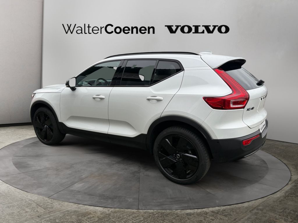 VOLVO XC40 B3 B DKG Plus Black Edition 360° Standheiz VOLVO XC40 B3 B DKG Plus Black Edition 360° Standheiz