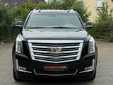 Cadillac Escalade 6.2 V8 XL Platinum*VOLL*DEUTSCH*TOP - Cadillac Escalade mit Benzin-Antrieb: Geländewagen
