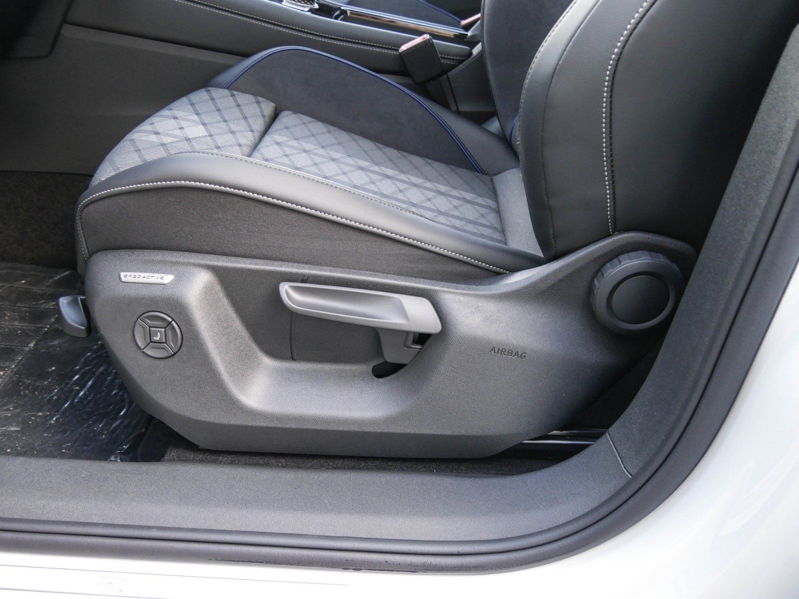 Volkswagen Tiguan - Bild 11