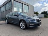 Skoda Octavia Lim. Drive*SHZ*Tüv Neu*Schalter*Carplay - Skoda Octavia Drive mit Benzin-Antrieb