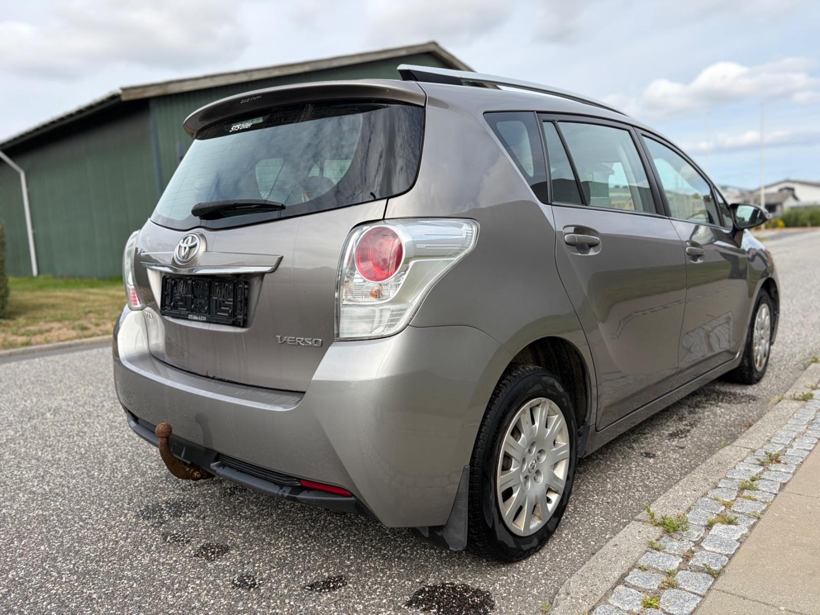 Toyota Verso 2015 — photo 8