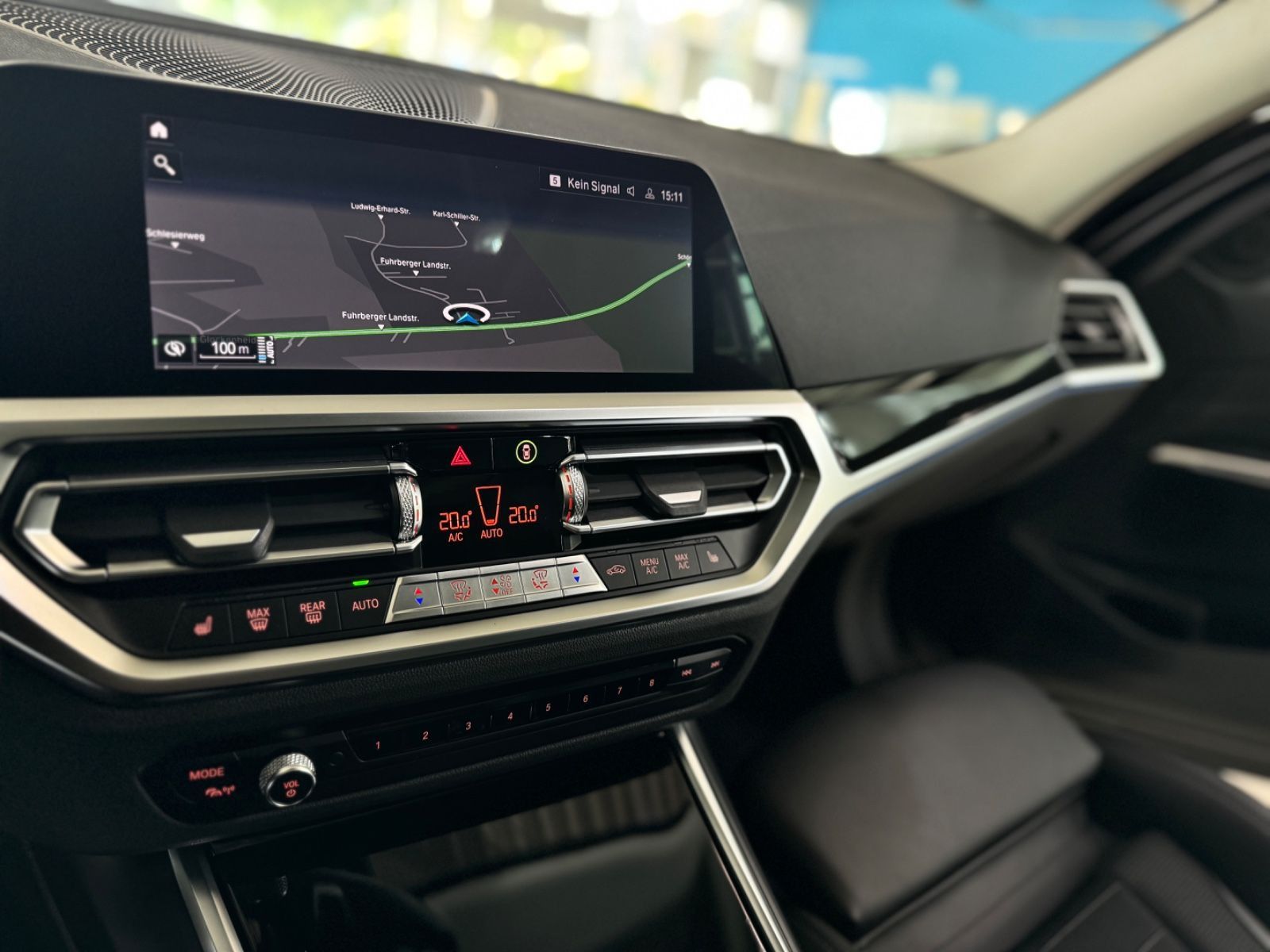 Fahrzeugabbildung BMW 320e Sport Line Laser AHK HUD DAB Komfort Panora