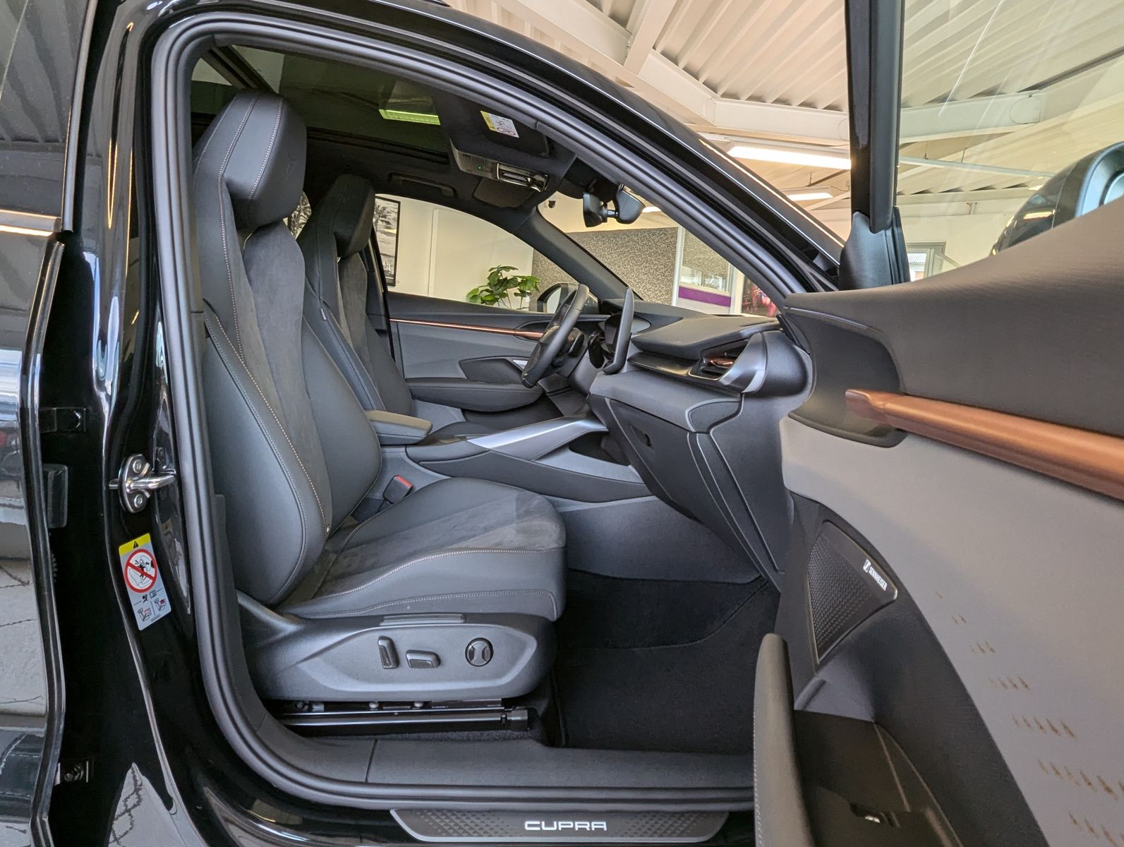 CUPRA Terramar 1.5eTSI HUD DCC Matrix Pano Sennh. 20" - Image 16