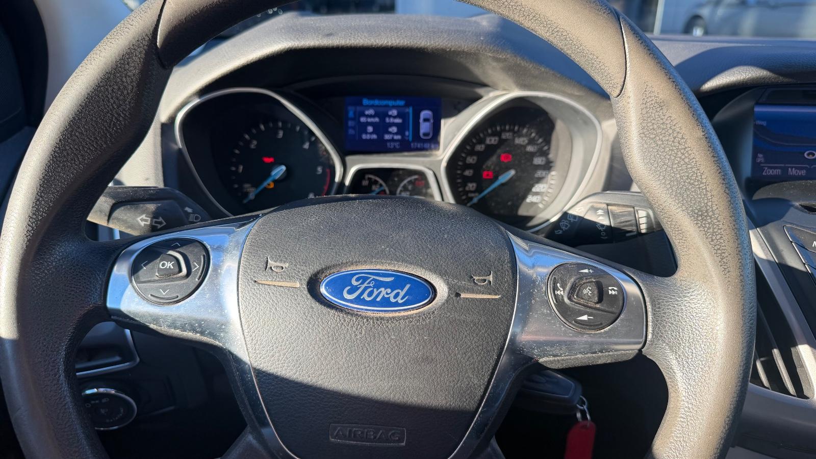 Ford Focus 2013 — photo 38