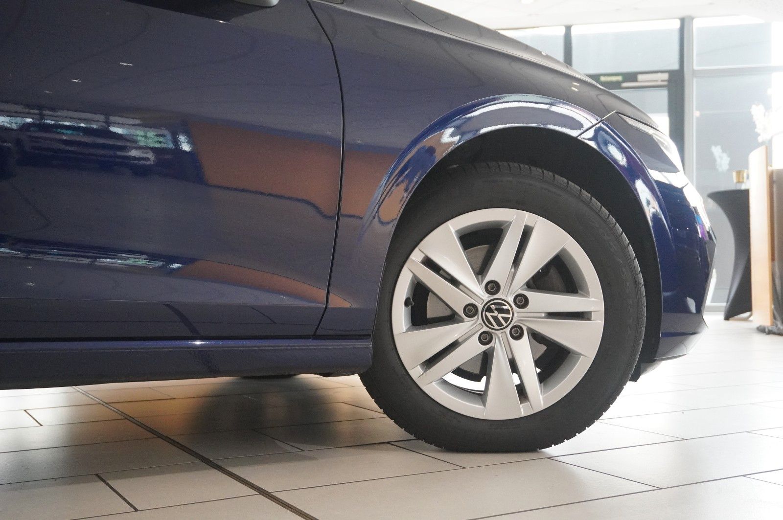 Fahrzeugabbildung Volkswagen Golf VIII Lim. 1.0 E-TSI DSG LIFE NAVI/LED/DAB+