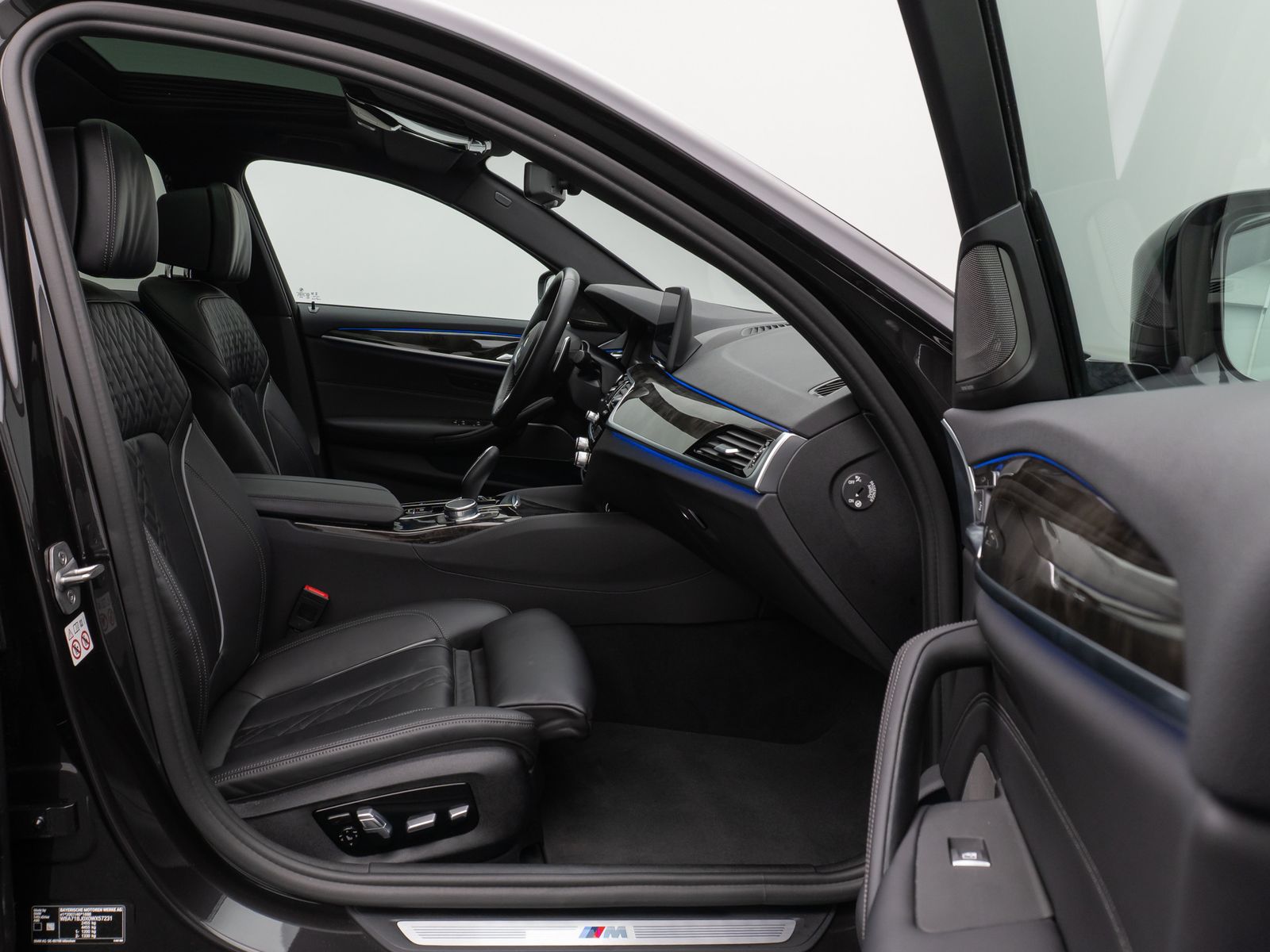 Fahrzeugabbildung BMW 540i xD M Sport Glasdach Laser Kamera HUD SoftCL