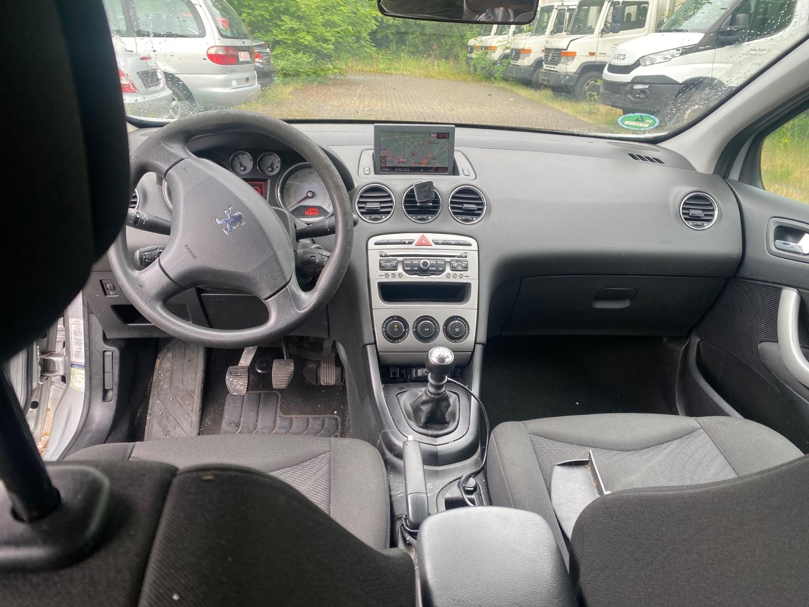 Peugeot 308 2009 — photo 10