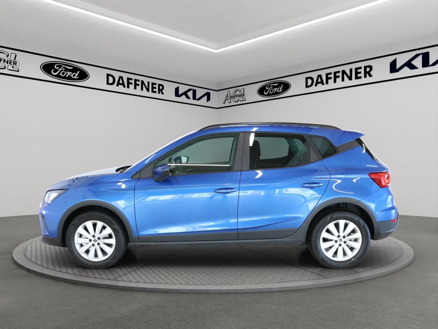 Fahrzeugabbildung SEAT Arona Road Edition Navi Tempomat SHZ PDC LED