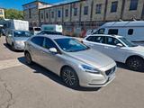 Volvo V40 T2 Momentum 06/2018 Automatikget... - Volvo V40 in Leipzig