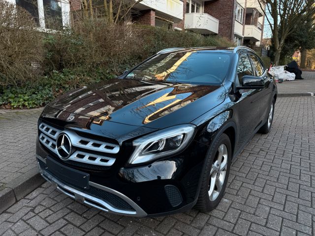 Mercedes-Benz GLA 180/Navi/360°/25000km!/LED