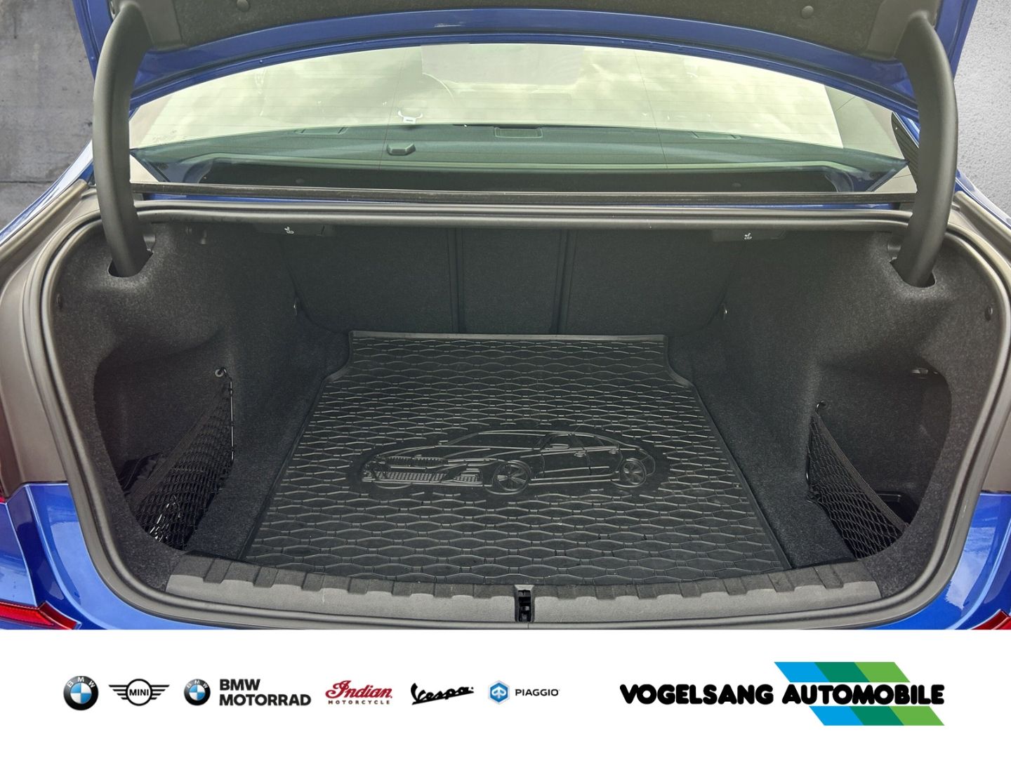 Fahrzeugabbildung BMW 320 i Limousine M Sport Head-Up Glasdach 19'LM P