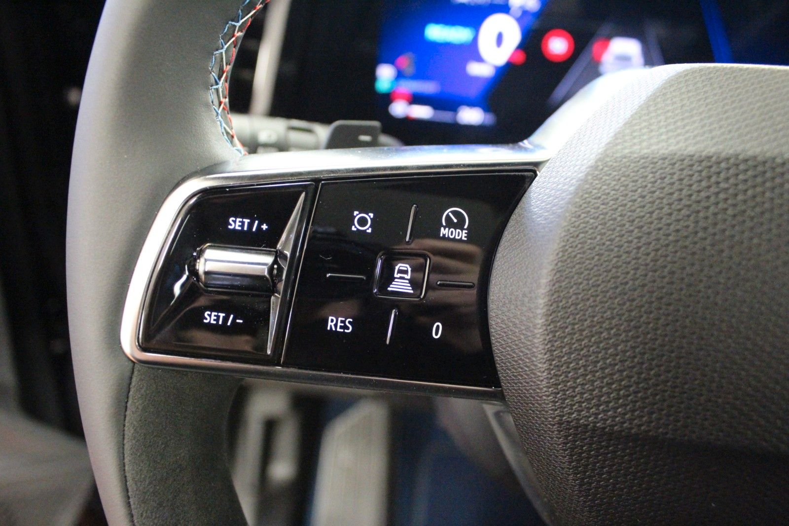Fahrzeugabbildung Renault Rafale Hybrid E-Tech 4x4 300 PHEV Atelier Alpine