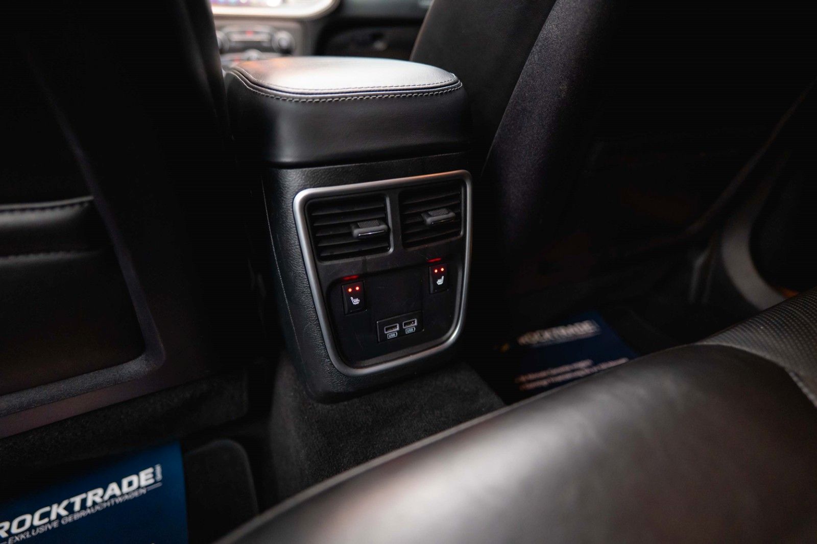 Fahrzeugabbildung Dodge Charger 3.6 Night-Paket | LED | Unfallfrei | 20'