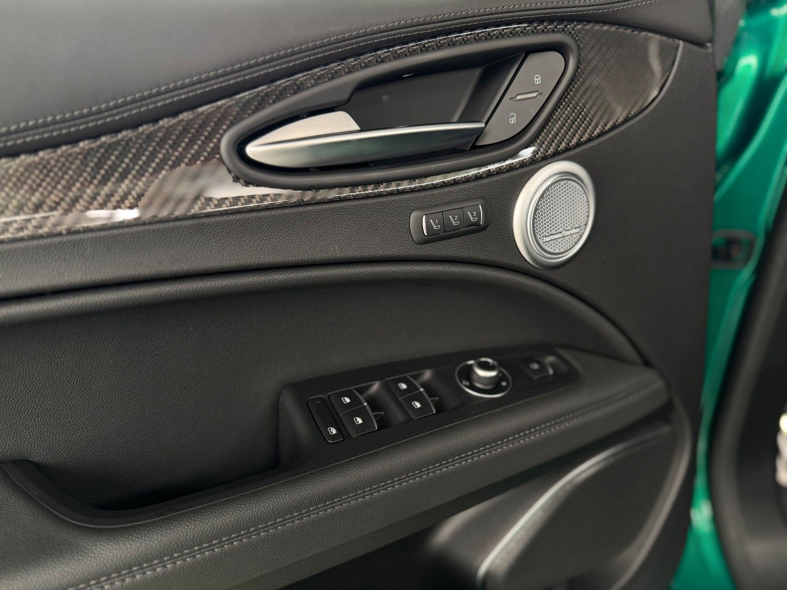 Fahrzeugabbildung Alfa Romeo Quadrifoglio Q4 ACC Assist-Paket Pano Garantie