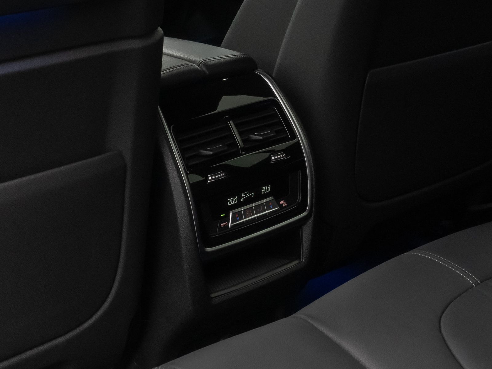 Fahrzeugabbildung BMW X5 M50d Panorama H/K 360° AHK Komfort HUD DAB