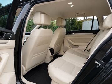 Volkswagen Passat - 11