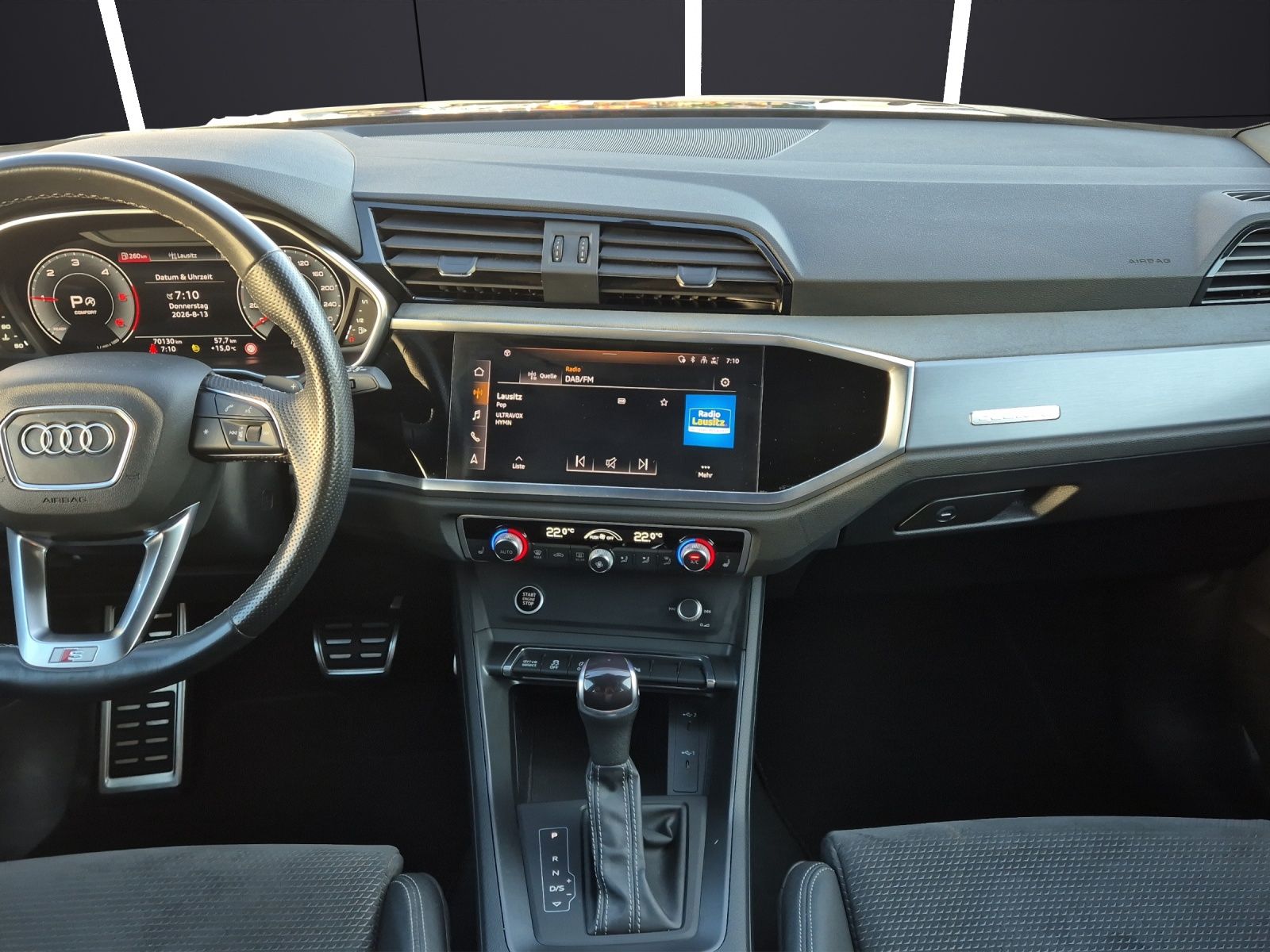 Fahrzeugabbildung Audi Q3 40 TDI quattro S-line S-tronic Matrix Navi AC