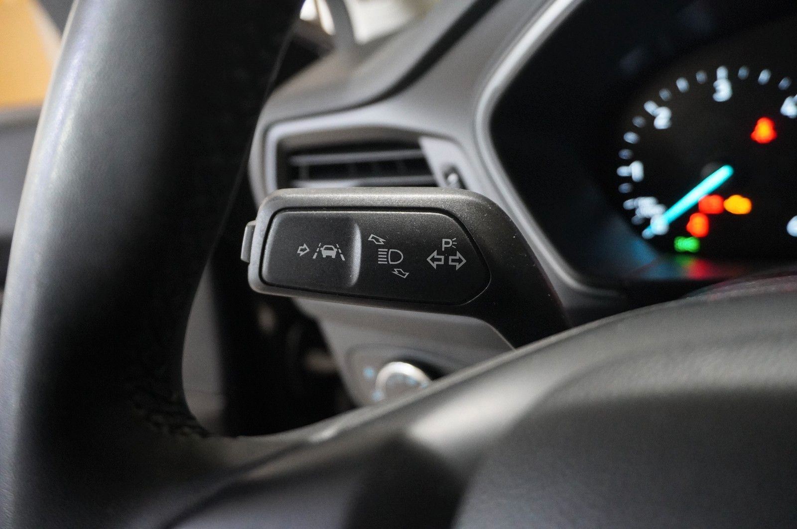 Fahrzeugabbildung Ford Focus Turnier 1.5D COOL & CONN NAVI/LED/SPORT/SH