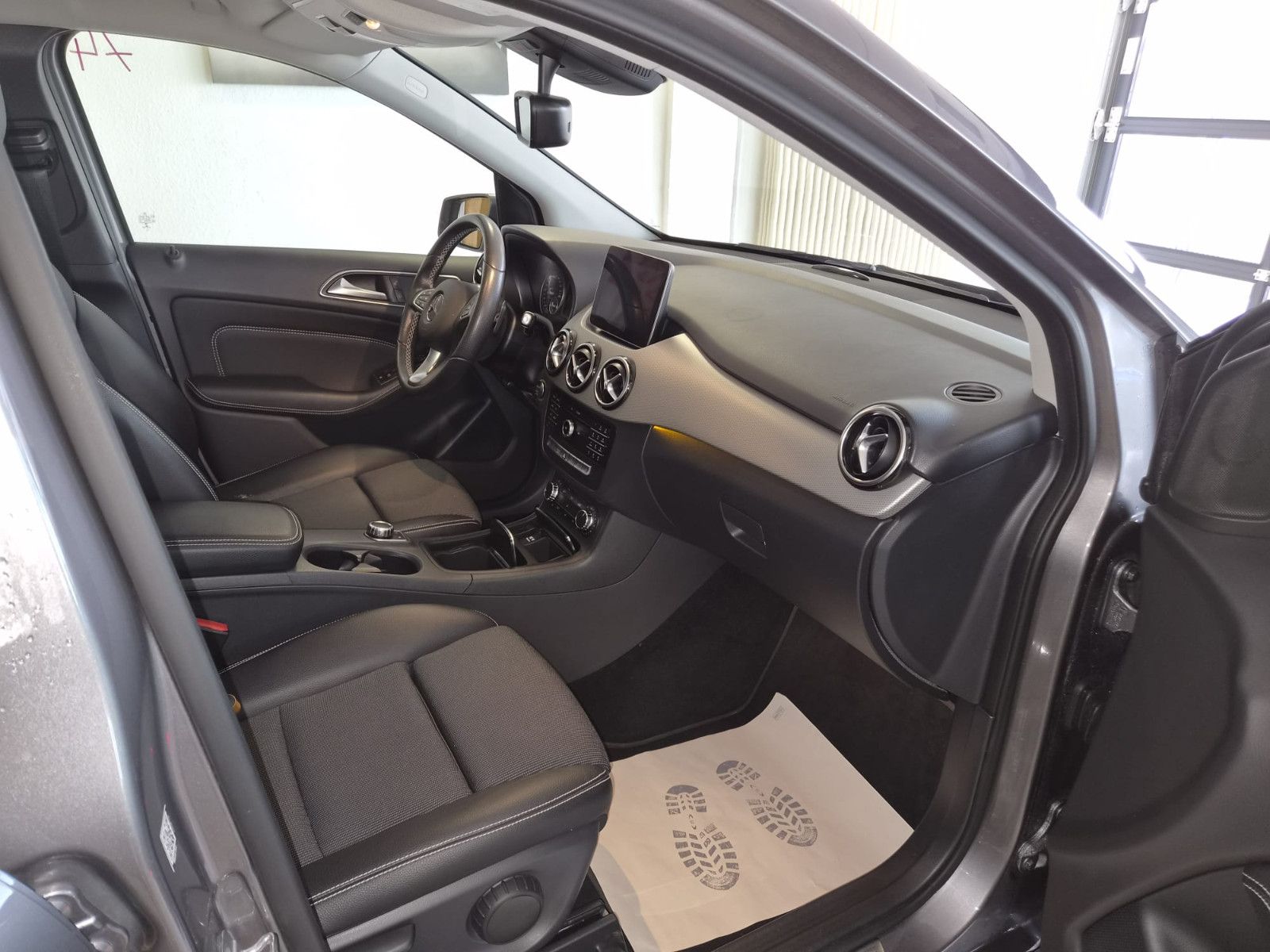 Fahrzeugabbildung Mercedes-Benz B 200 Urban Style Edition/LED/NAVI/SCHECKHEFT