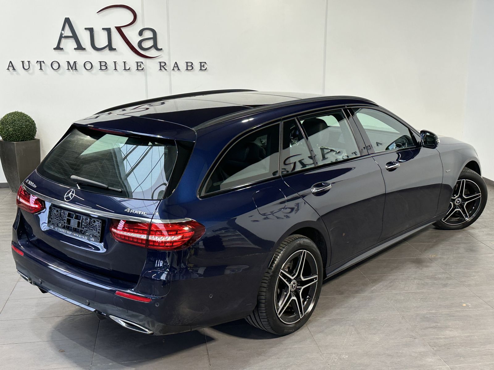 Fahrzeugabbildung Mercedes-Benz E 300de 4Matic AMG-Line NAV+LED+PANO+AHK+HEAD-UP