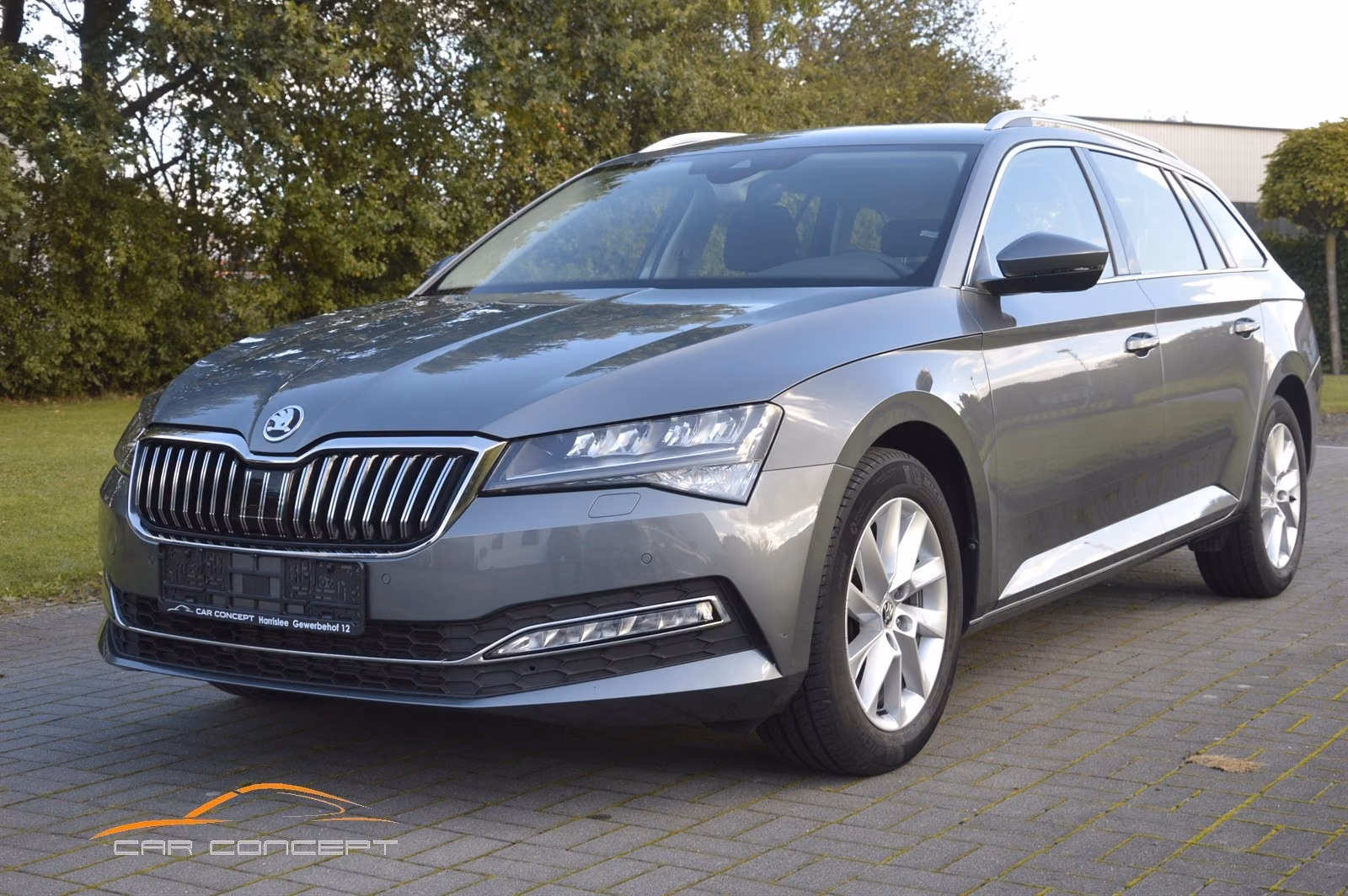 Skoda Superb Style 1,5TSI DSG LED/AHK/KAM/SHZ/8xALU