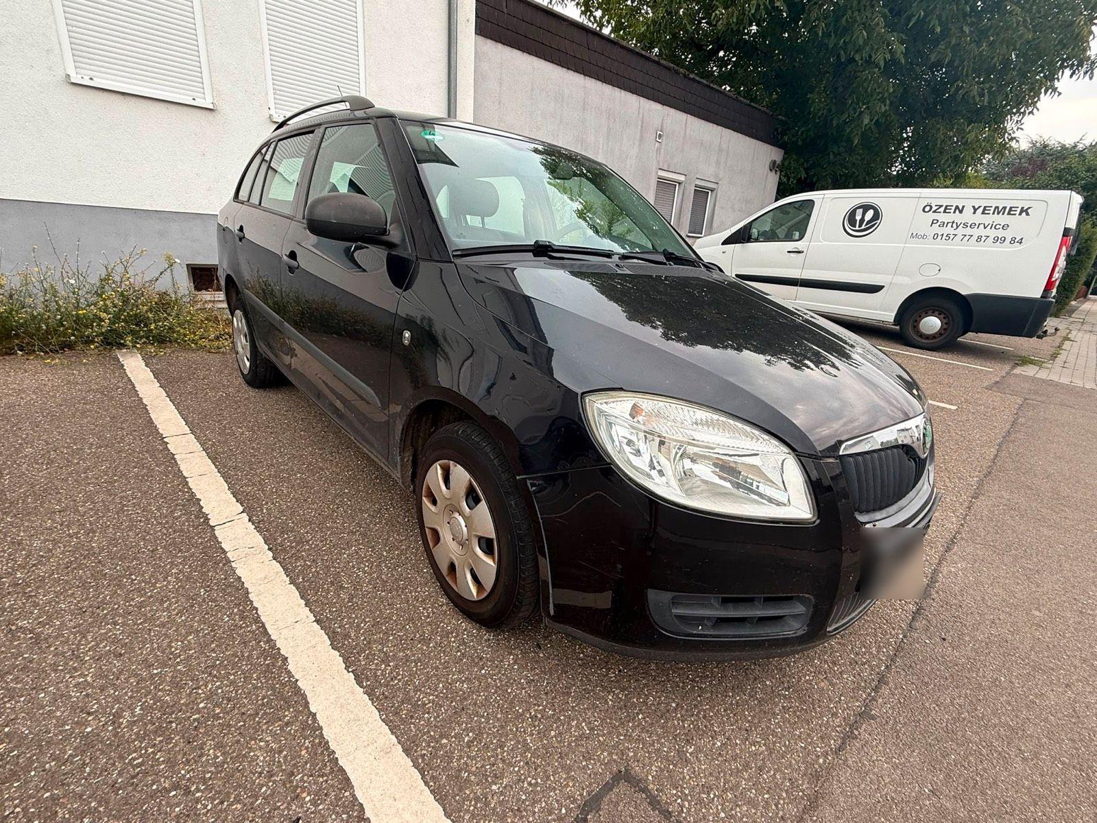 Skoda Fabia 2009 — rear view