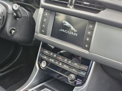 Fahrzeugabbildung XF AWD Automatik